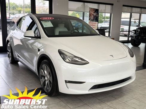 Used 2021 Tesla Model Y Long Range AWD/4WD image 1