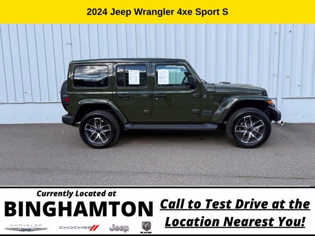 Used 2024 Jeep Wrangler Unlimited w/ Convenience Group AWD/4WD image 5