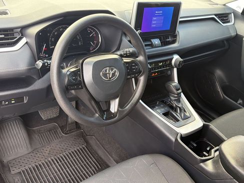 Used 2024 Toyota RAV4 XLE FWD image 4
