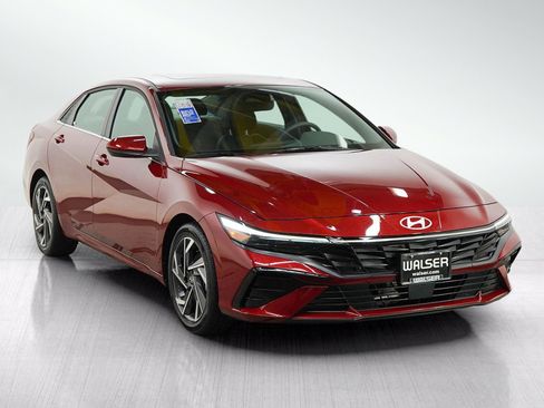 Used 2025 Hyundai Elantra SEL FWD image 7