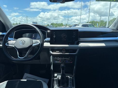 Used 2025 Volkswagen Taos SE AWD/4WD image 18