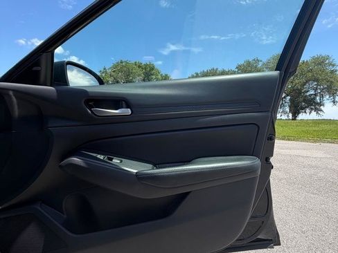 Used 2025 Nissan Altima 2.5 SV FWD image 13