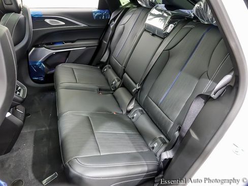 New 2025 Cadillac Lyriq Luxury image 9