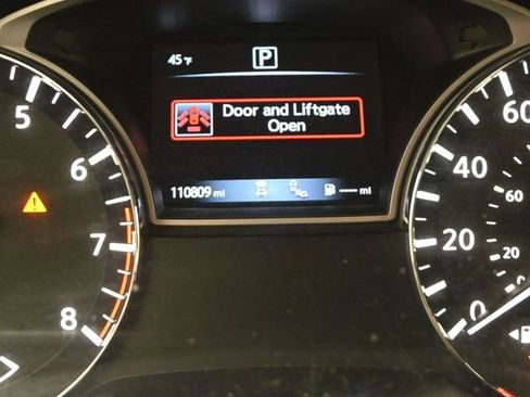 Used 2020 Nissan Pathfinder SV image 11