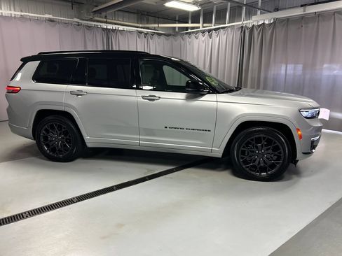 Used 2025 Jeep Grand Cherokee L Summit w/ Obsidian Package AWD/4WD image 8