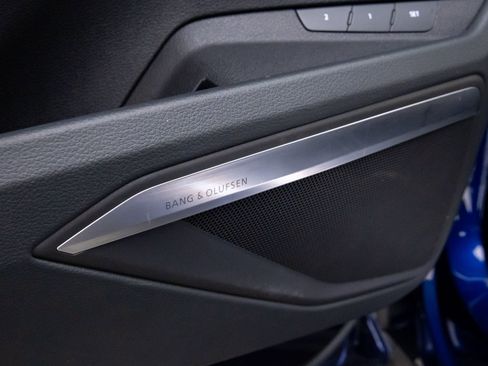 Used 2022 Audi e-tron Premium Plus w/ Premium Plus Package image 17