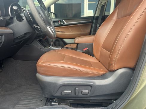 Used 2017 Subaru Outback 2.5i Touring AWD/4WD image 3