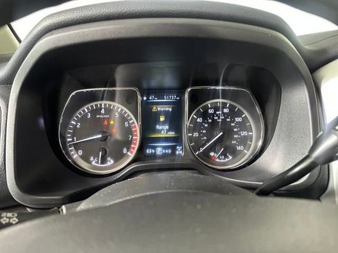 Used 2018 Nissan Titan SV image 17