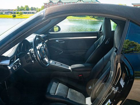 Used 2018 Porsche 911 Carrera 4S image 30