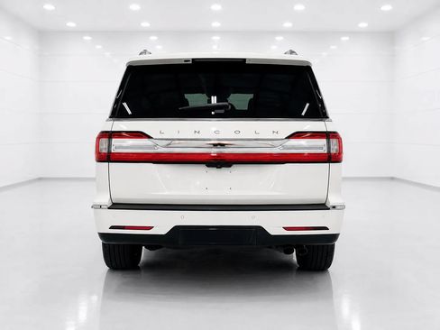 Used 2019 Lincoln Navigator Reserve AWD/4WD image 4