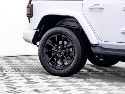 Used 2021 Jeep Wrangler Unlimited Sahara image 36
