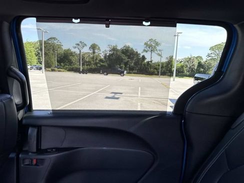 New 2027 Chrysler Pacifica Select FWD image 12