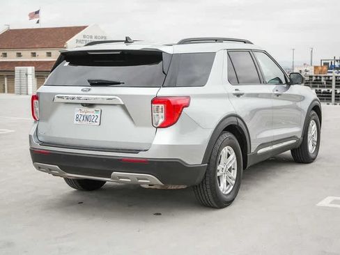 Used 2022 Ford Explorer XLT w/ Equipment Group 202A RWD image 6