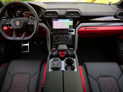 Used 2024 Lamborghini Urus S AWD/4WD image 7