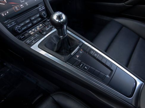 Certified 2018 Porsche 718 Cayman RWD image 39