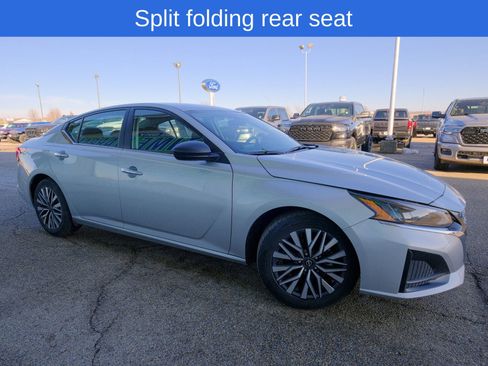 Used 2024 Nissan Altima 2.5 SV image 12