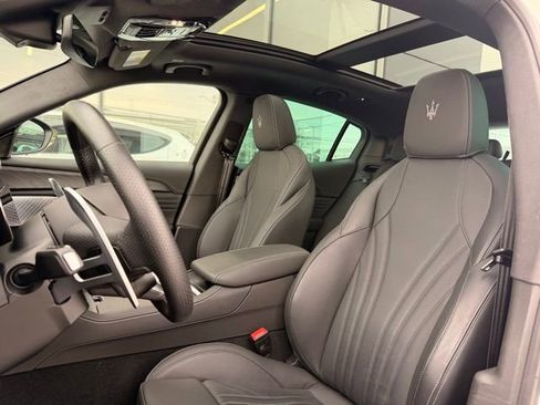 Used 2025 Maserati Grecale Modena image 14