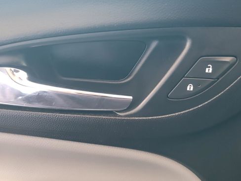 Used 2020 Chevrolet Equinox LS w/ LS Convenience Package image 32