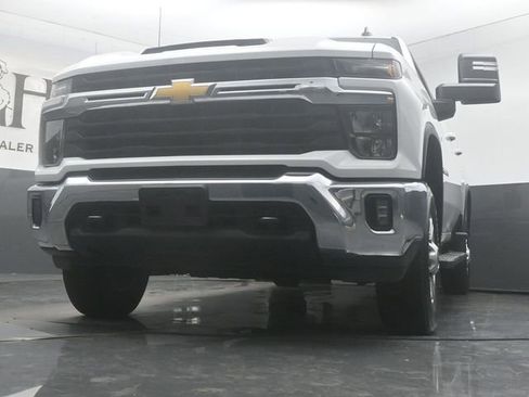 Used 2025 Chevrolet Silverado 2500 LT w/ Convenience Package AWD/4WD image 4