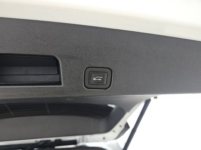 Used 2025 Chevrolet Traverse LT AWD/4WD image 17
