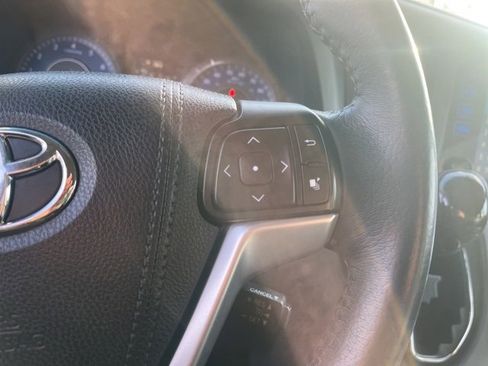 Used 2016 Toyota Sienna XLE Premium image 12