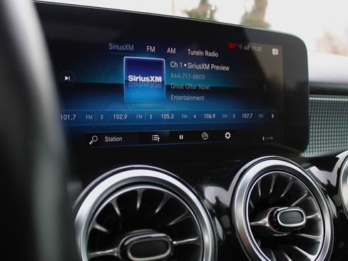 Used 2023 Mercedes-Benz GLB 250 image 24