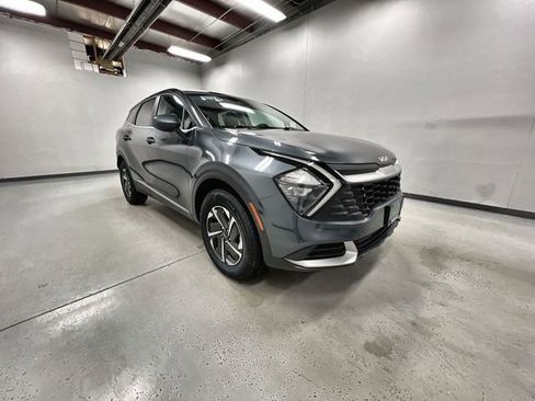Used 2023 Kia Sportage LX AWD/4WD image 2