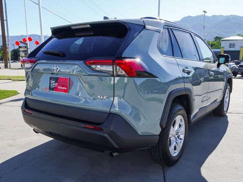 Certified 2021 Toyota RAV4 XLE w/ Convenience Package FWD image 8