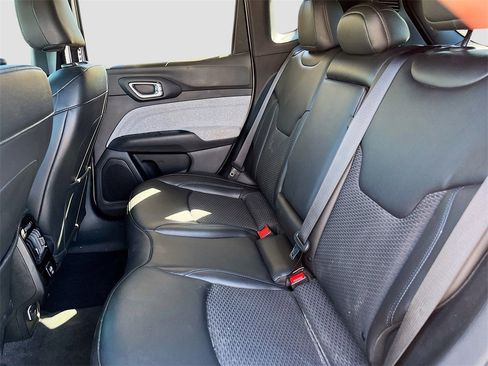 Used 2025 Jeep Compass Latitude image 22