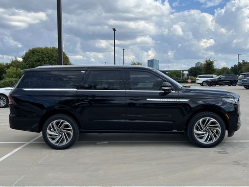 New 2025 Lincoln Navigator L Reserve image 10