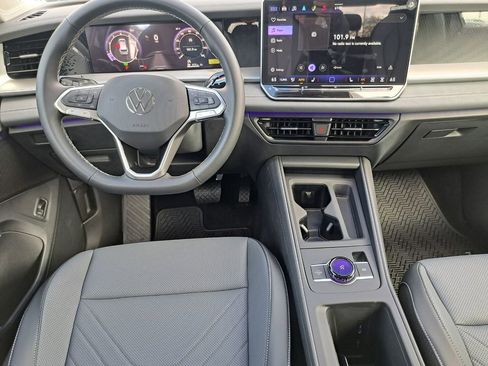 New 2025 Volkswagen Tiguan SE image 20