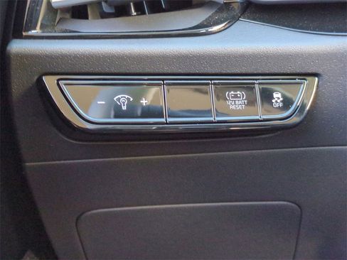 Certified 2025 Kia Niro EX image 17