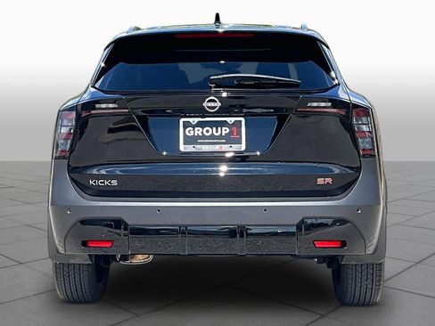 Used 2025 Nissan Kicks SR w/ SR Premium Package FWD image 5