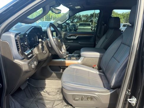 Used 2025 Chevrolet Silverado 1500 High Country AWD/4WD image 12