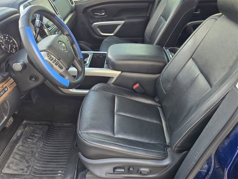 Used 2020 Nissan Titan SL w/ Moonroof Package image 12