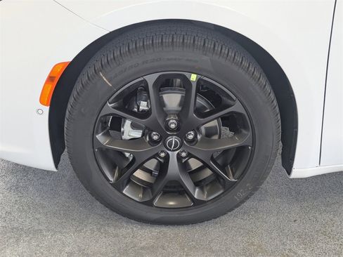 New 2026 Chrysler Pacifica Select image 11