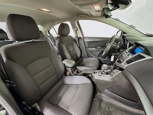 Used 2014 Chevrolet Cruze LT image 23