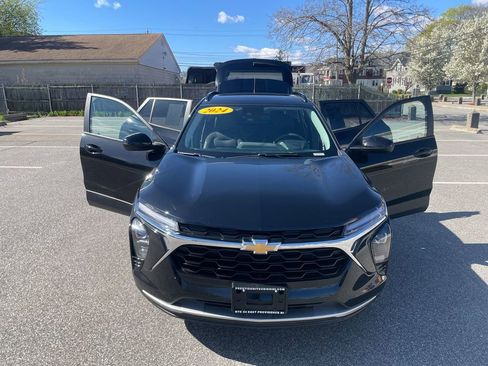 Used 2024 Chevrolet Trax LT FWD image 29