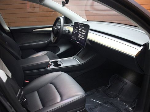 Used 2023 Tesla Model Y Long Range image 29