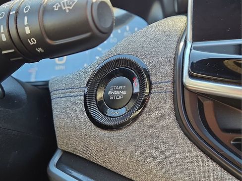 Used 2024 Jeep Compass Sport image 31