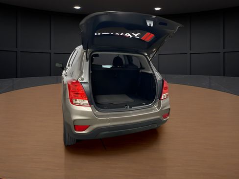 Used 2021 Chevrolet Trax LS w/ Tint and Cruise Package FWD image 7