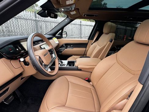 New 2025 Land Rover Range Rover Long Wheelbase SE image 9