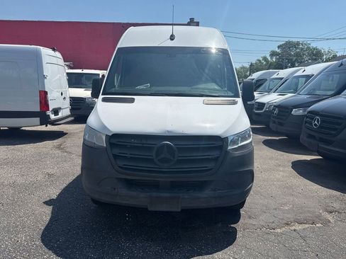 Used 2020 Mercedes-Benz Sprinter 2500 w/ Driver Convenience Package image 11