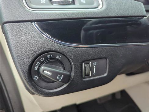 Used 2018 Dodge Grand Caravan SXT image 22