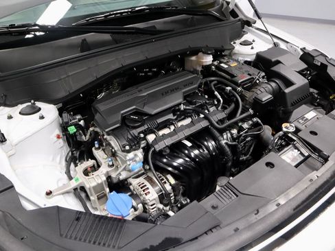 Used 2025 Hyundai Kona SEL FWD image 17