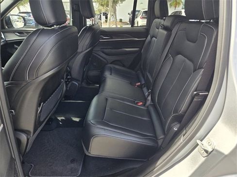 Certified 2025 Jeep Grand Cherokee Limited w/ Black Appearance Package image 6