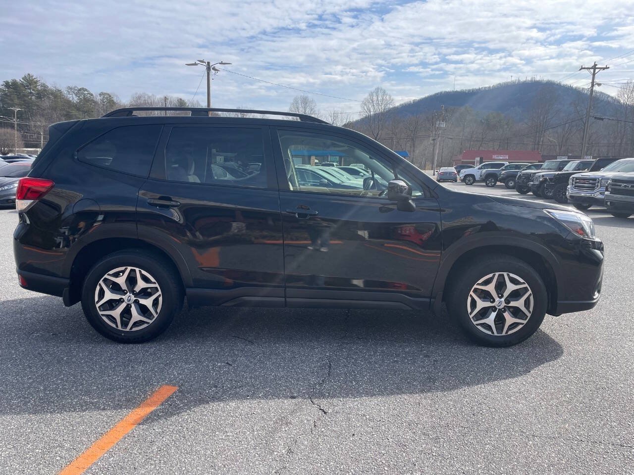 Used 2019 Subaru Forester Premium AWD/4WD image 8