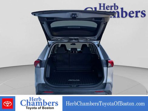 Used 2023 Toyota RAV4 LE AWD/4WD image 4