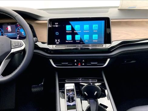 New 2026 Volkswagen Atlas SE image 8