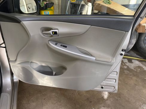 Used 2010 Toyota Corolla LE image 8